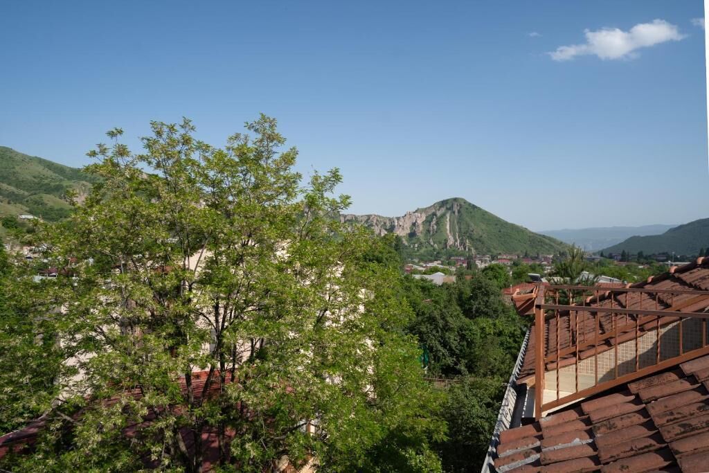 Economy Twin Room, Multiple Beds, Non Smoking, Mountain View | Individually decorated, individually furnished, desk, iron/ironing board