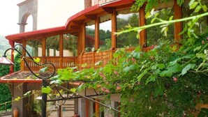 Front of property - Hotel Mirhav (Goris)