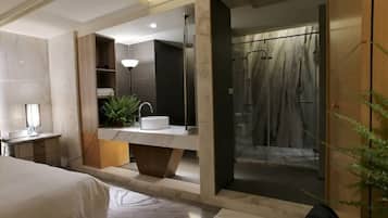 1 bedroom, desk, blackout drapes, soundproofing