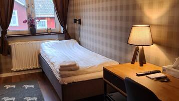 Standard Single Room, Shared Bathroom | 1 bedroom, individually decorated, blackout drapes, free WiFi