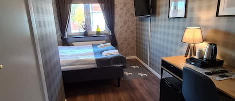 Chambre Confort double, salle de bain privĂ©e | DĂ©cor unique, rideaux dâobscurcissement, accĂšs au Wi-Fi (inclus)