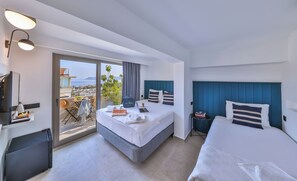 Triple Room | Egyptian cotton sheets, premium bedding, minibar, iron/ironing board - Aphrodite Hotel Kaş (Kas)
