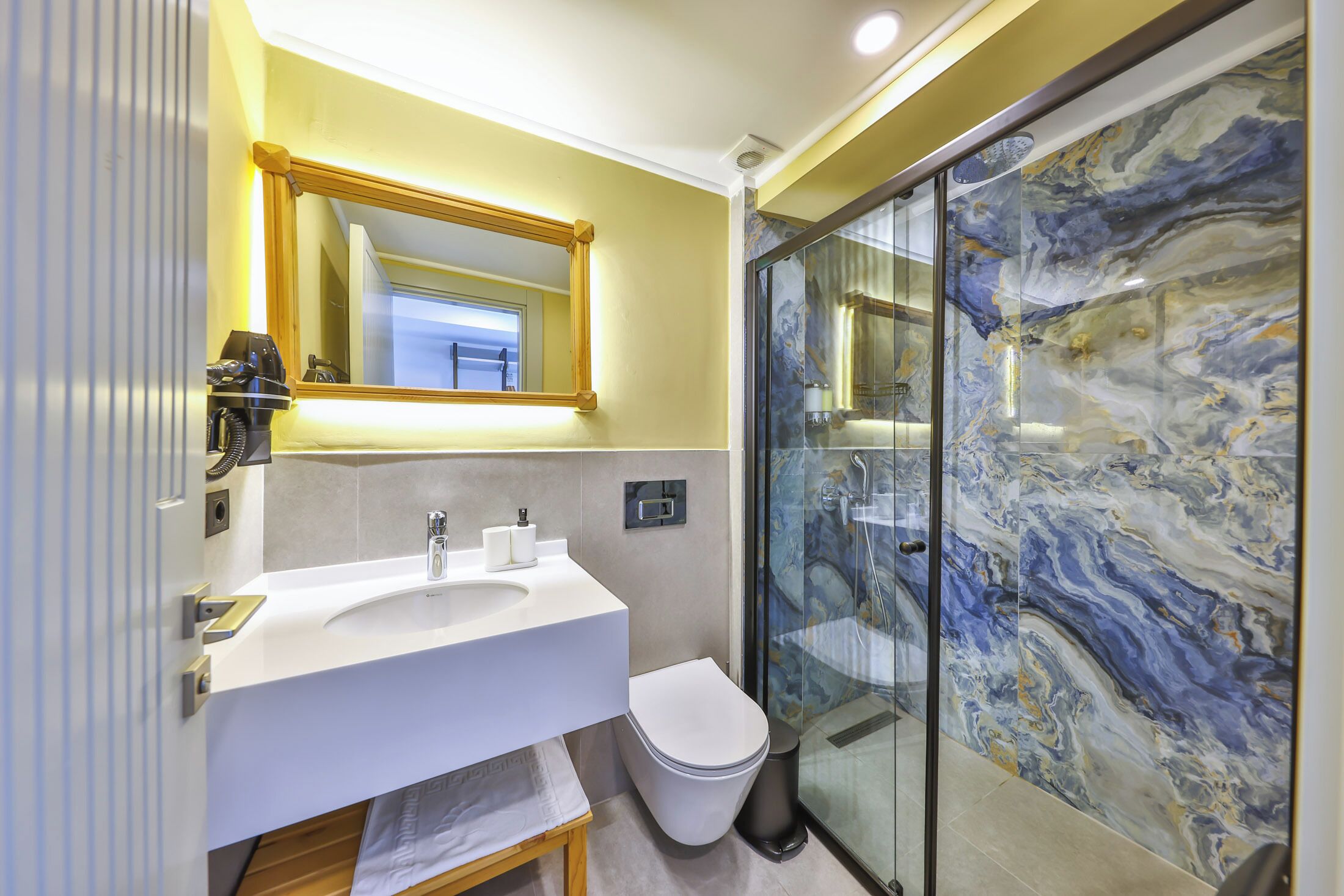 1 bedroom, egyptian cotton sheets, premium bedding, minibar