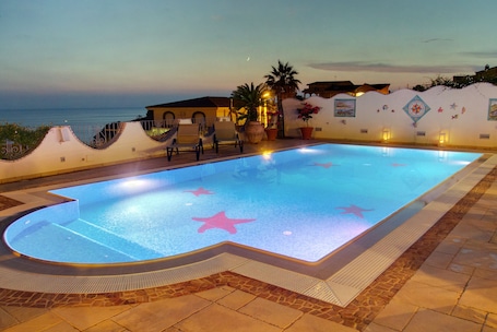 Seasonal outdoor pool, sun loungers