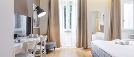 Deluxe dubbelrum - privat badrum - utsikt mot staden (Castello) | Sängtillbehör av högsta kvalitet, duntäcken och memory foam-madrasser