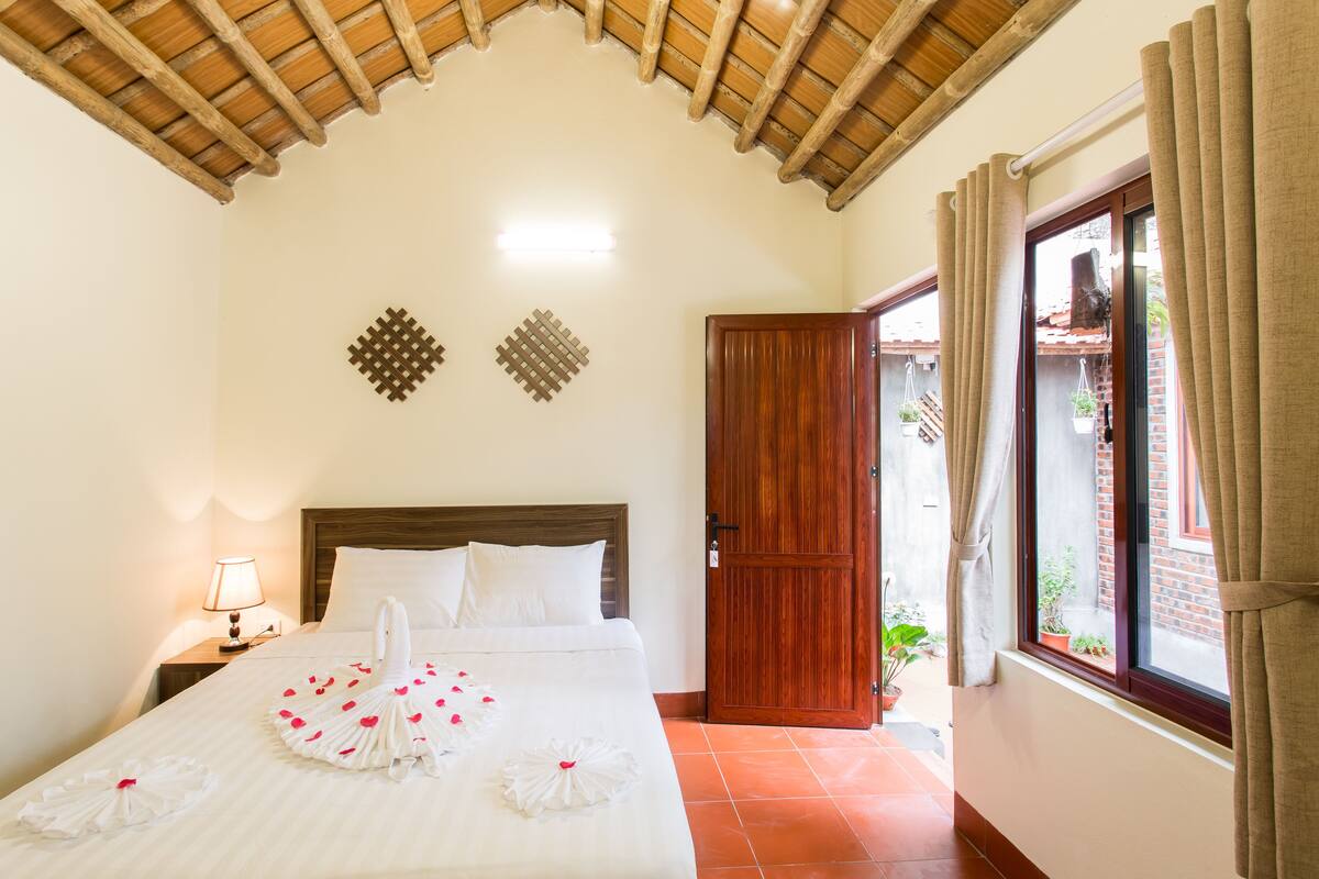Superior Double Room, 1 Queen Bed, Garden View, Garden Area | Desk, iron/ironing board (on request), WiFi (free)