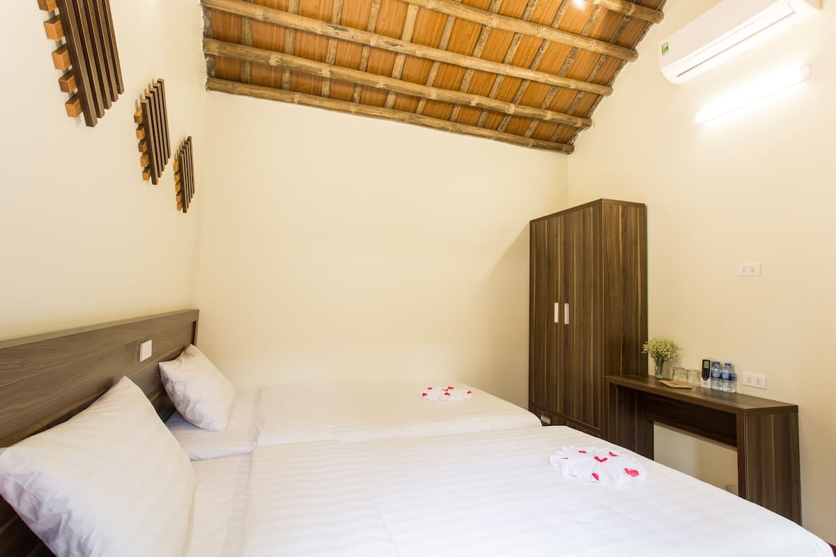 Superior Twin Room, 1 Bedroom, Garden View, Garden Area | Desk, iron/ironing board (on request), WiFi (free)