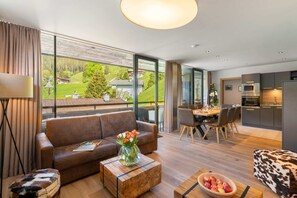 Apartamento Deluxe, 2 habitaciones | Caja fuerte, escritorio, sistema de insonorización