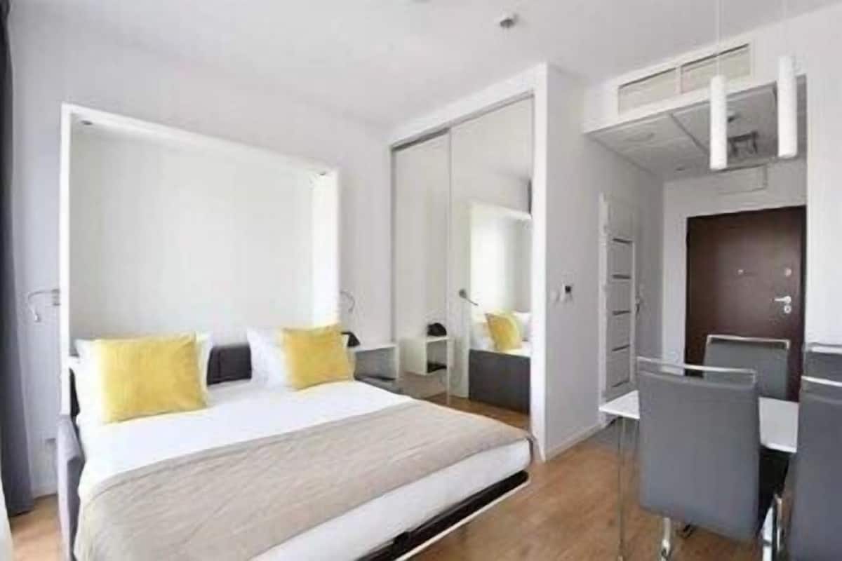 Premium bedding, desk, soundproofing, iron/ironing board