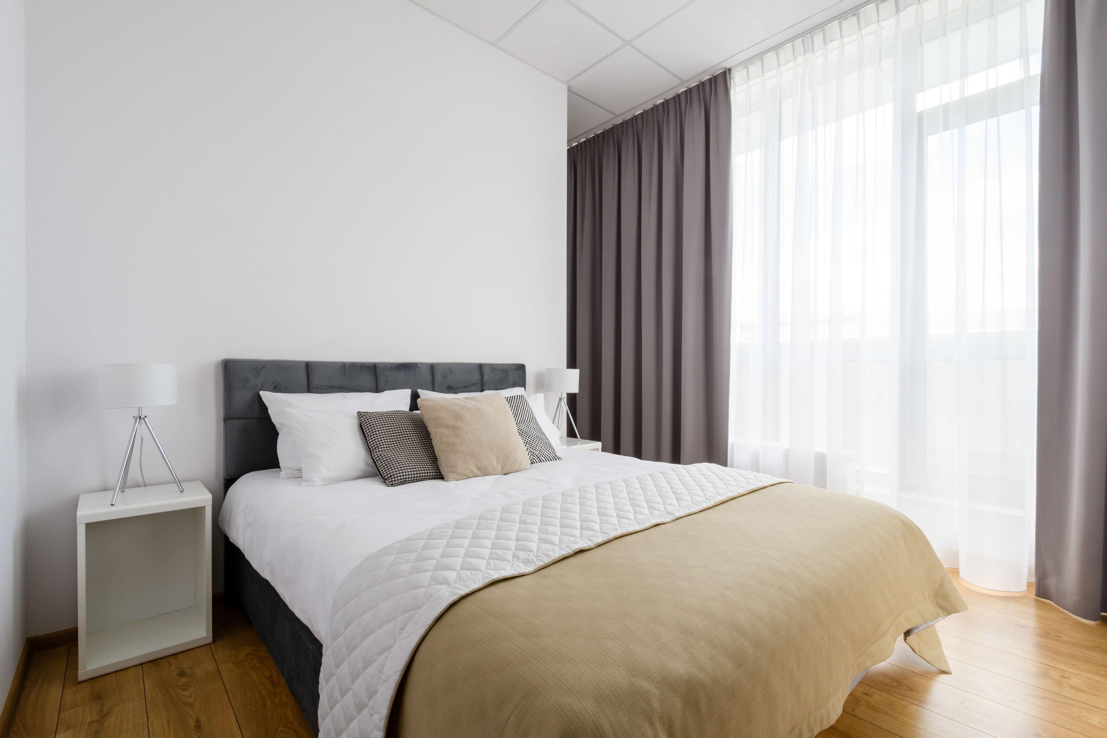 Junior Apartment | Premium bedding, desk, soundproofing, iron/ironing board