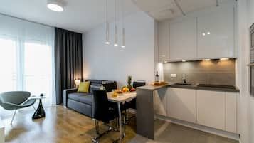 Superior appartement | Luxe beddengoed, een bureau, geluiddichte muren