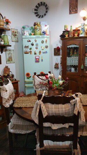 Café da manhã com pratos da culinária local grátis todos os dias