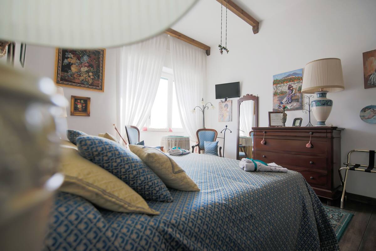 Quarto triplo clássico, banheiro privativo (External) | Escrivaninha, cortinas blackout, Wi-Fi de cortesia, roupa de cama