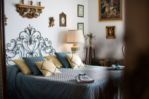 Quarto triplo clássico, banheiro privativo (External) | Escrivaninha, cortinas blackout, Wi-Fi de cortesia, roupa de cama