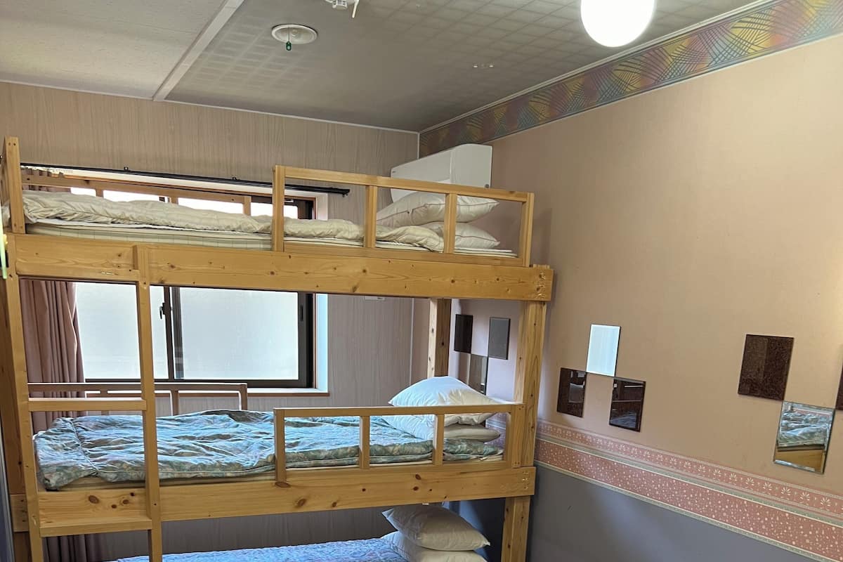 Cubrecamas, decoración personalizada y sistema de insonorización