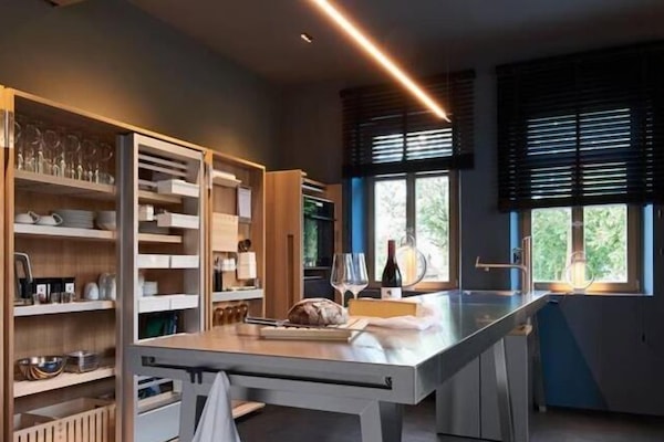 Frigorifero con congelatore, forno, piano cottura, lavastoviglie
