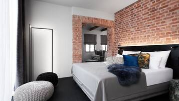 ملاءات للفراش لا تسبب الحساسية وخزنة داخل الغرفة وطراز فريد لكل وحدة