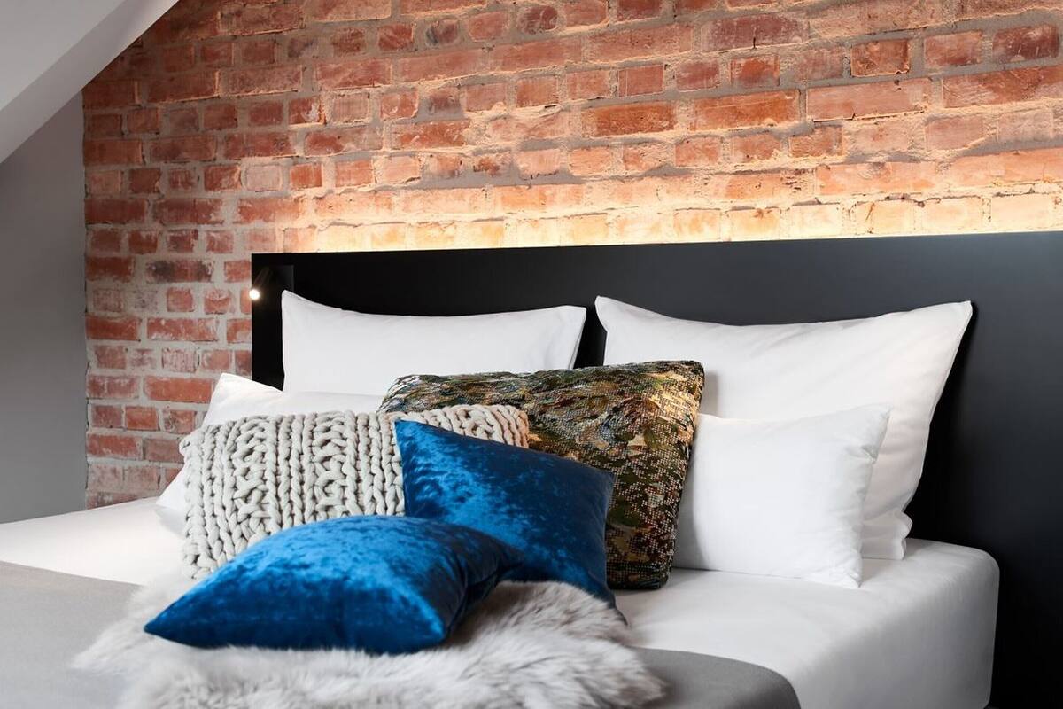 Hypo-allergenic bedding, in-room safe, desk, laptop workspace
