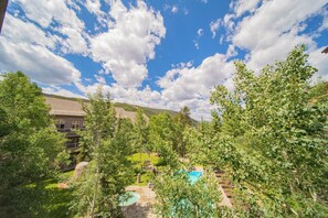 Premium Condo, 2 Bedrooms, Balcony, Mountain View (Expedition Station 8614) | Exterior