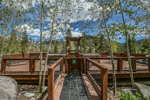 聯排別墅, 多張床, 山景 (Cabin in the Pines 4) | 室外 Spa 池