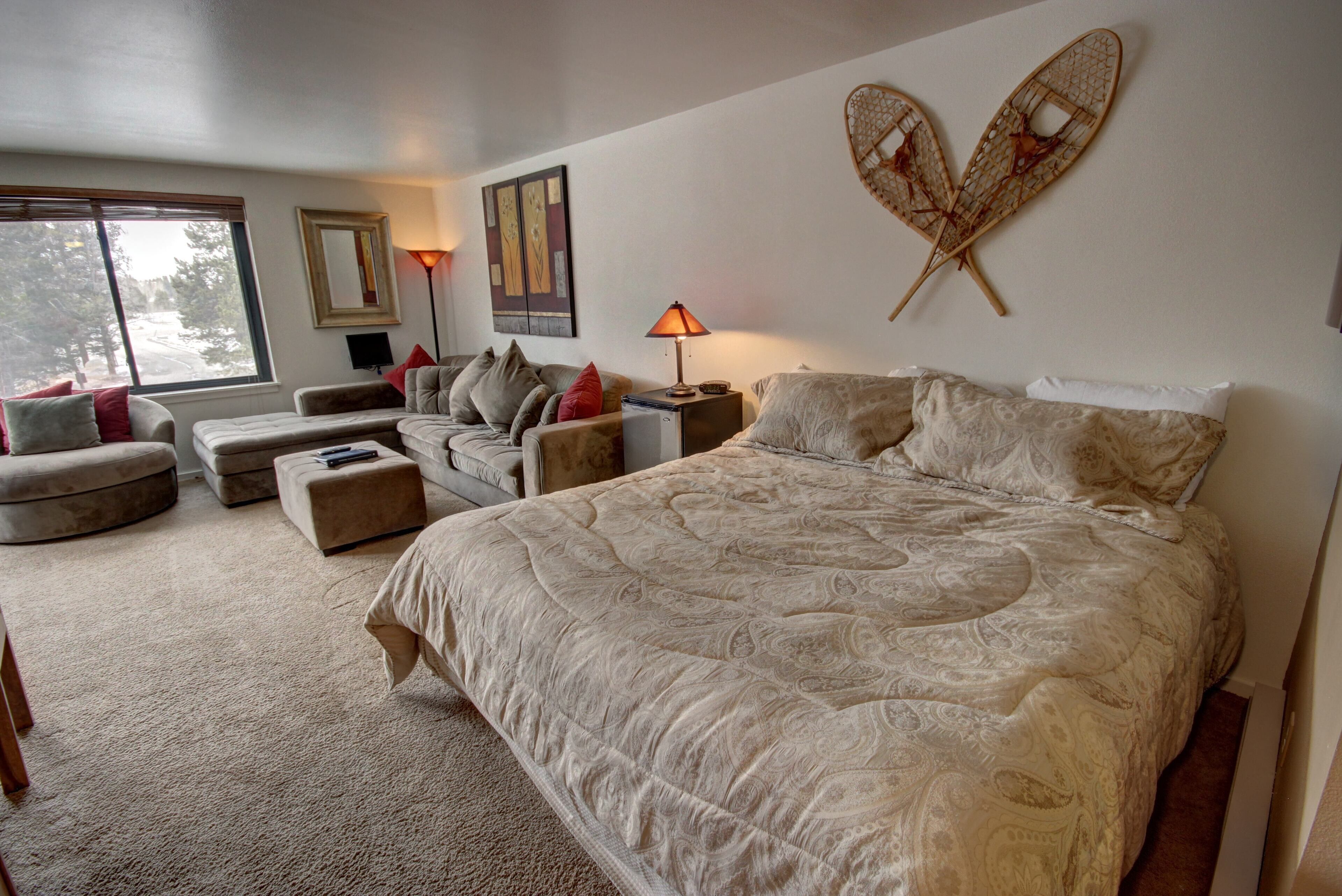 Individually decorated, individually furnished, iron/ironing board - Mall 1421 (Keystone)