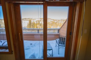 Signature Condo, 2 Bedrooms, Balcony, Mountain View (Springs 8910) | Terrace/patio