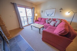 Living area - Red Hawk Lodge 2297 (Keystone)