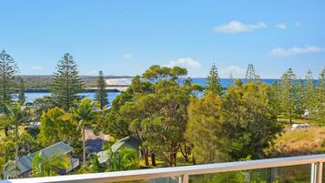 Apartemen (2 Bedrooms) | Pemandangan balkon