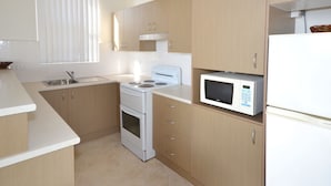 Apartment (2 Bedrooms) | Private kitchen | Microwave, oven - Headlands 9, 1 Clarence Street, (Port Macquarie)