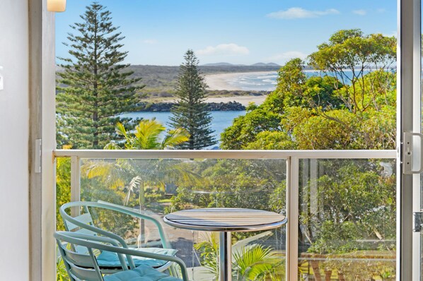 Apartamento (2 Bedrooms) | Servicio de comidas en la habitación