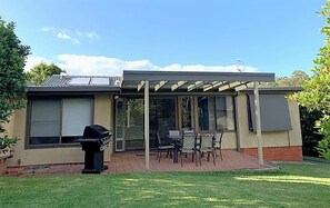 Property grounds - Cara @ Nobbys Beach, 11 Wesley Avenue, (Port Macquarie)