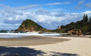 Beach nearby - Cara @ Nobbys Beach, 11 Wesley Avenue, (Port Macquarie)
