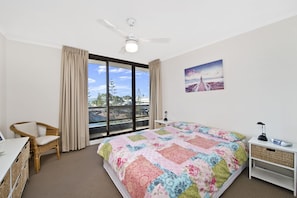 2 bedrooms - Sundial 503, 8-10 Hollingworth Street, (Port Macquarie)