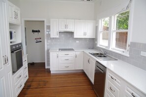 Microwave, stovetop, dishwasher - Shellseekers, 4 Hodgson Street, (Crescent Head)