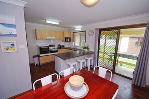 In-room dining - Breakaway, 11 Scott Street, (Crescent Head)