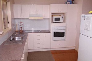 Private kitchen - Bellhaven 2, 17 Willow Street, (Crescent Head)