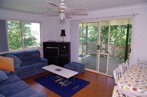 TV - Bellhaven 1, 17 Willow Street, (Crescent Head)