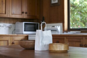 House (2 Bedrooms) | Private kitchen | Fridge, oven, stovetop, cookware/dishes/utensils