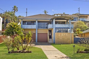 Front of property - 143 Matthew Flinders Drive, Port Macquarie (Port Macquarie)