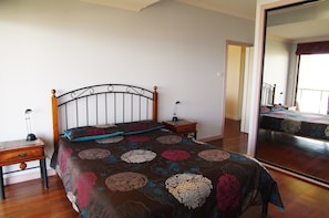 3 bedrooms, WiFi (free) - Cooinda, 17 Dulconghi Street, (Crescent Head)