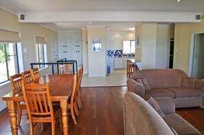 TV - Cooinda, 17 Dulconghi Street, (Crescent Head)