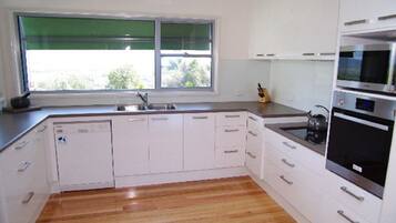 Microwave, stovetop, dishwasher