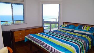 3 bedrooms, iron/ironing board, free WiFi