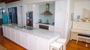 Microwave, stovetop, dishwasher