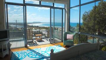 4 bedrooms, iron/ironing board, free WiFi