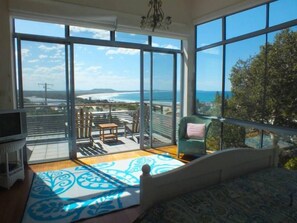 4 bedrooms, iron/ironing board, free WiFi - Point Break, 14 Korogora Street, (Crescent Head)