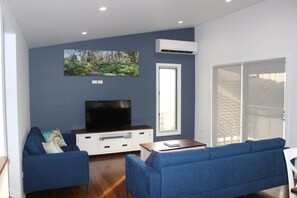 Flat-screen TV - Deep Blue, 5 Kinchela Street, (Crescent Head)