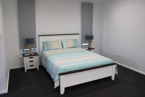 4 bedrooms, iron/ironing board - Deep Blue, 5 Kinchela Street, (Crescent Head)
