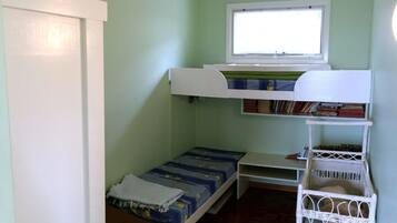 3 bedrooms, iron/ironing board