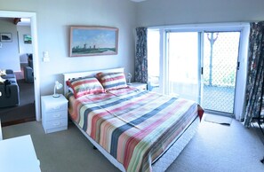 3 bedrooms, iron/ironing board - Endless Summer, 12 Stewart Street, (Crescent Head)